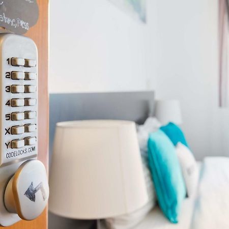 Ayz Javier Cabrini - Auto Check-In Property Madryt Zewnętrze zdjęcie